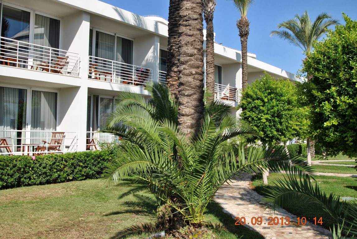 imagini hotel TITANIC LARA